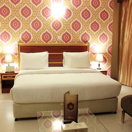 Montreal Naif Hotel Dubai Exterior photo