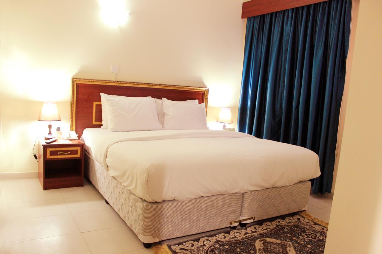 Montreal Naif Hotel Dubai Exterior photo