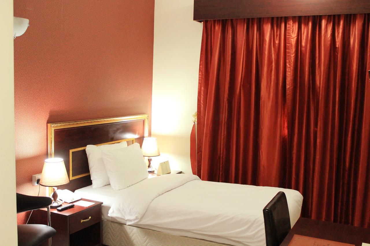 Montreal Naif Hotel Dubai Exterior photo