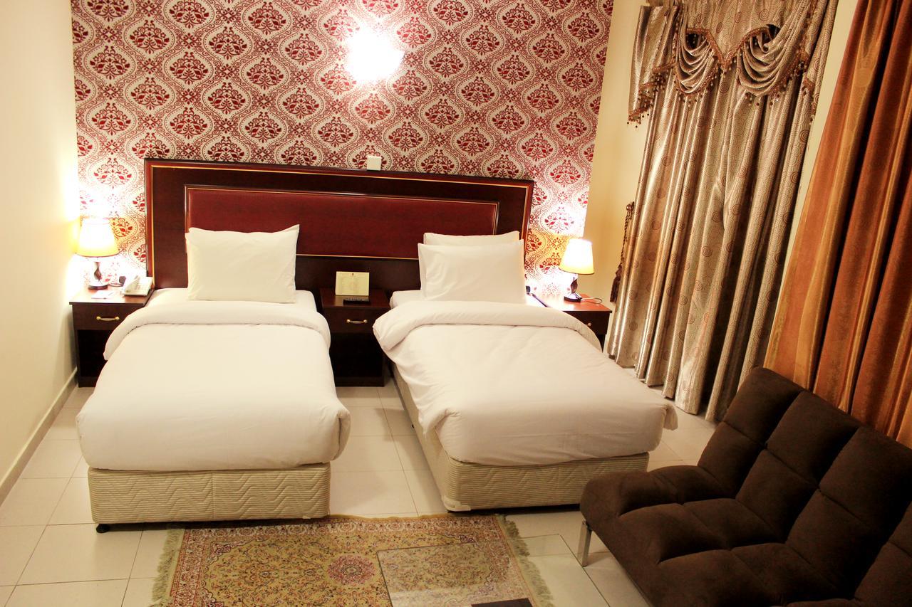 Montreal Naif Hotel Dubai Exterior photo