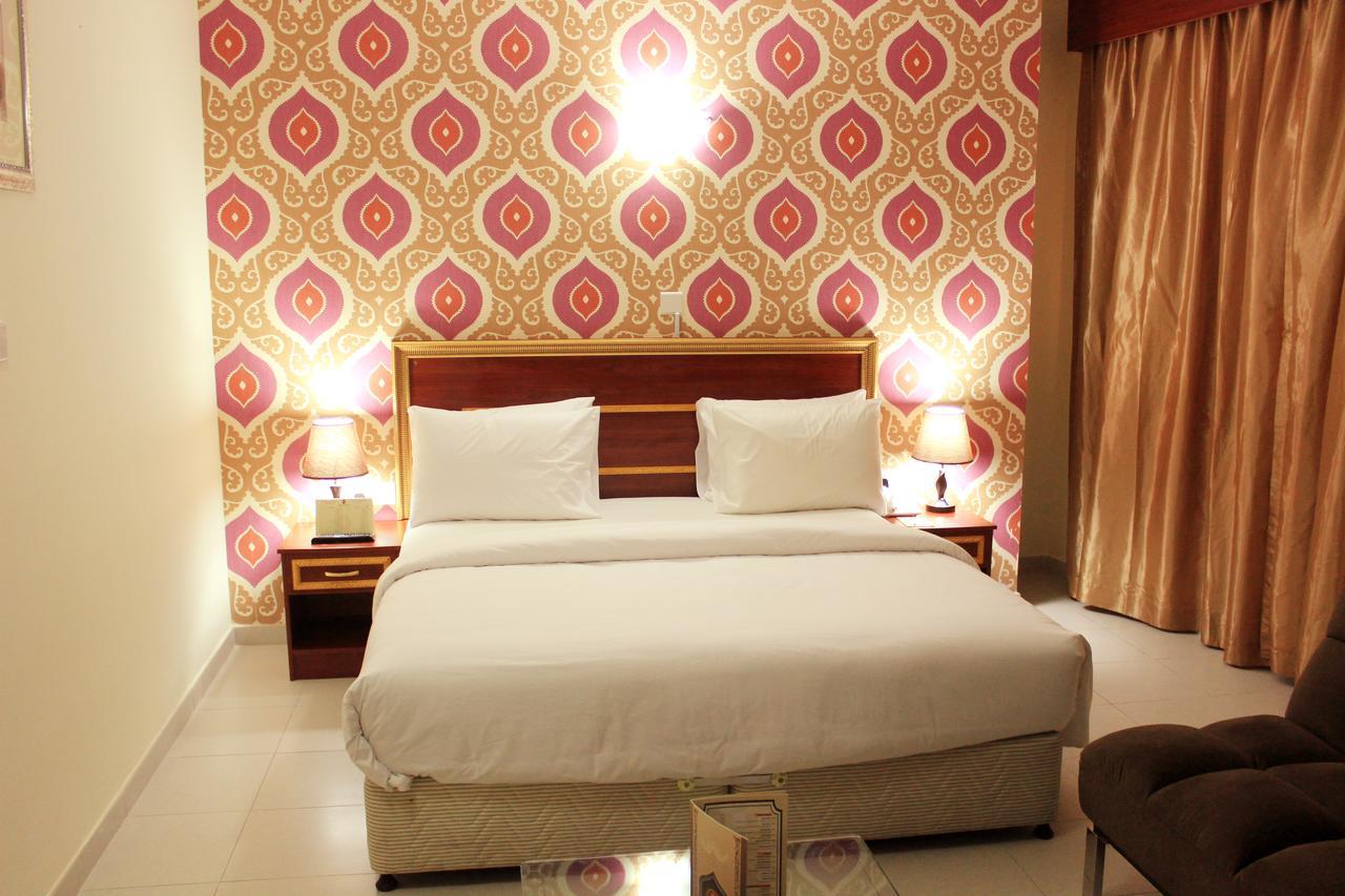 Montreal Naif Hotel Dubai Exterior photo