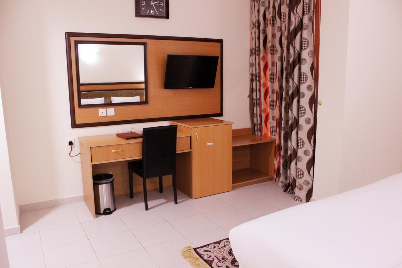 Montreal Naif Hotel Dubai Exterior photo